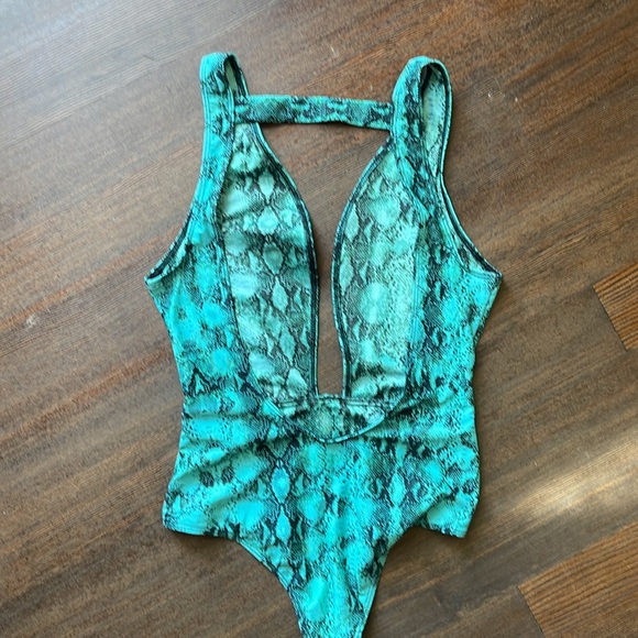 BEACH RIOT Vagabound Swimsuit in Venom XS - Picture 4 of 4